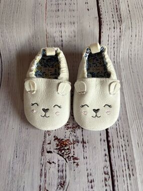 Cream Baby Moccasins with Bear Face